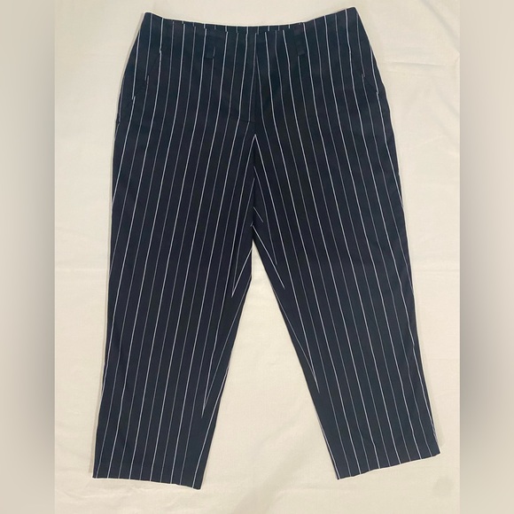 Anne Klein pinstripe crop pant. EUC - Picture 4 of 12